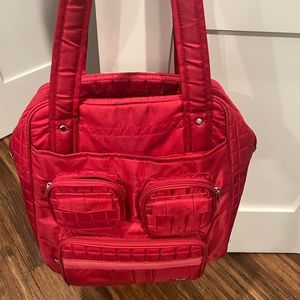 Lug travel bag in candy apple red